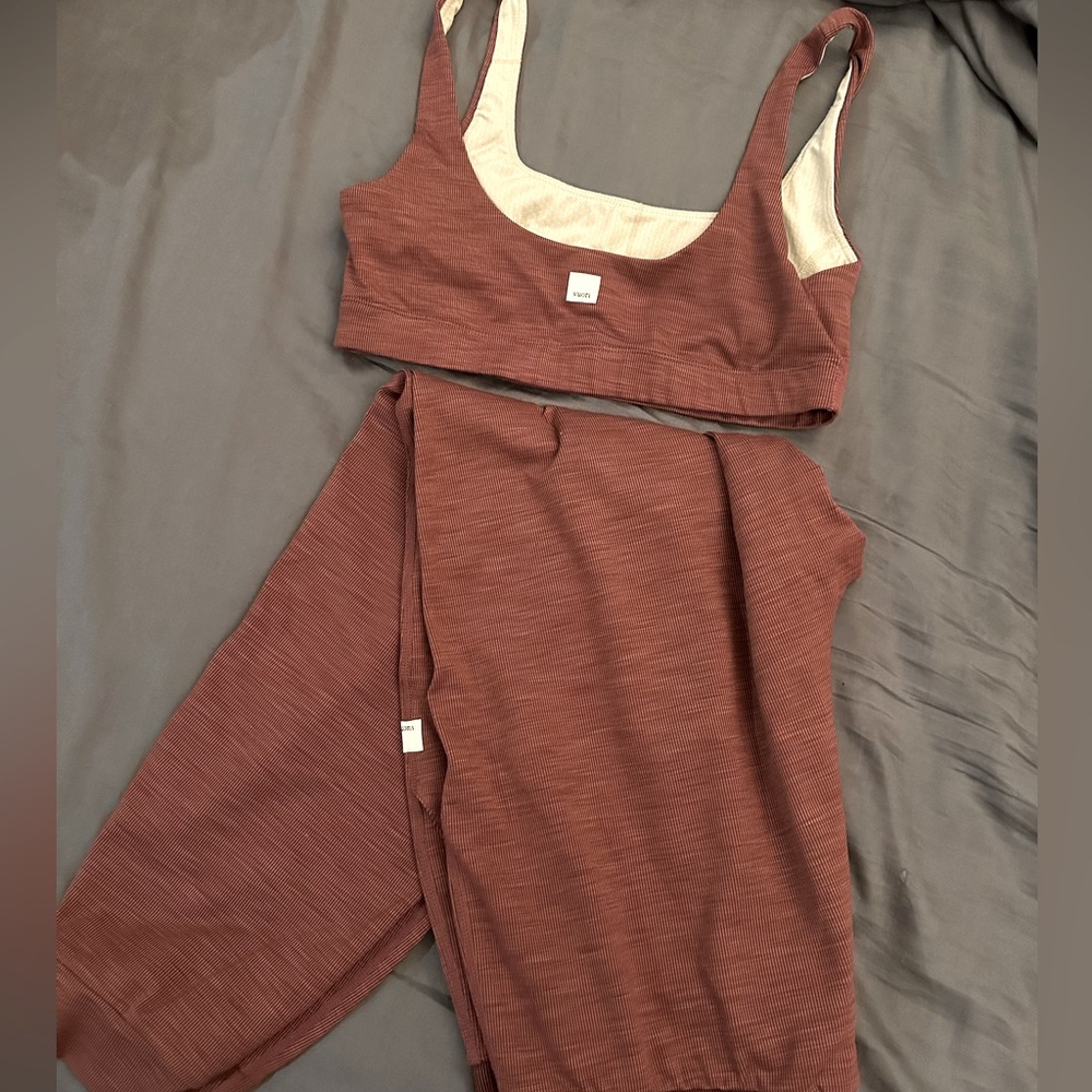 Vuori ribbed mauve joggers and sports bra set